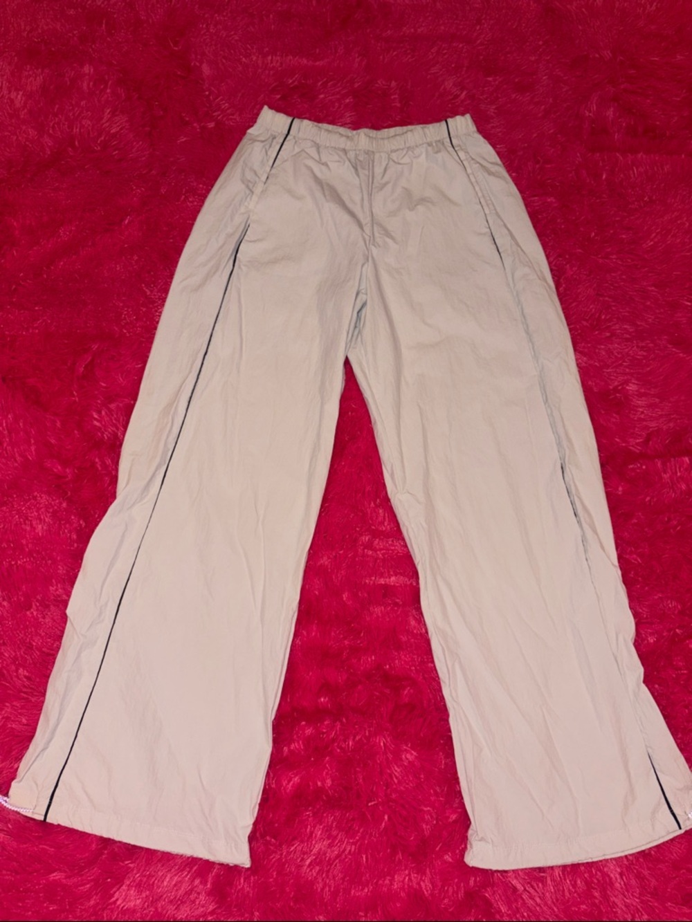 Gilly Hicks Women’s Wide-Leg Sweatpants in Light Beige with Black Piping